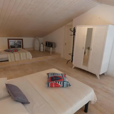 Spacieux Avec Balcon, A 100m De La - - Fr-1-540-213