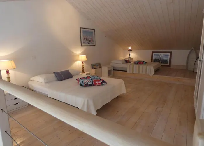 Apartment Ideal Pres De La Pour 5 Personnes, Balcon Spacieux - Fr-1-540-213